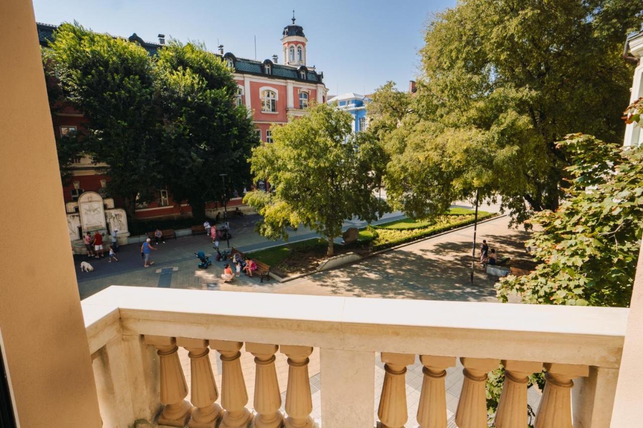 Хотел Театъръ Hotel Pleven Exterior photo