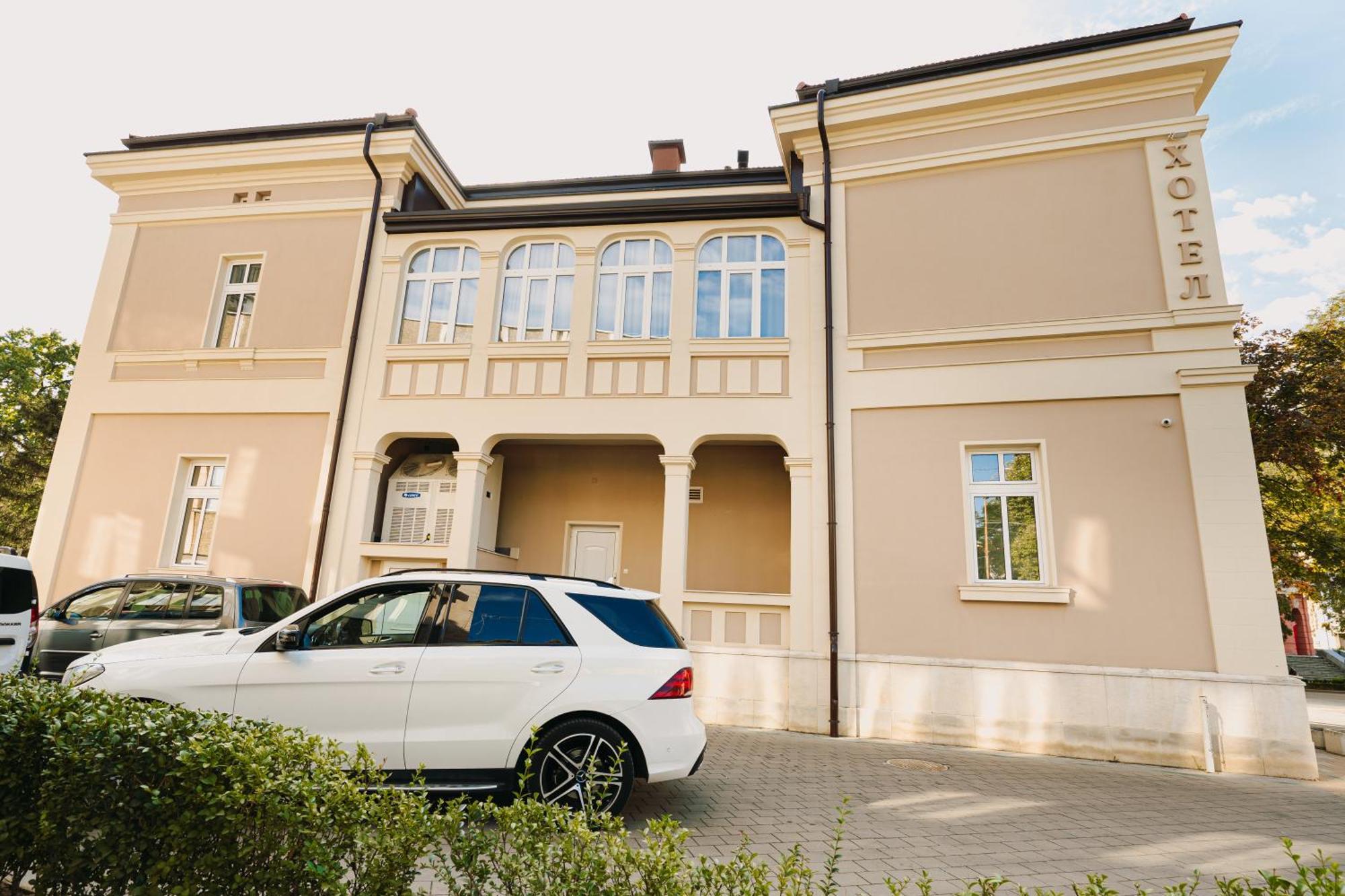 Хотел Театъръ Hotel Pleven Exterior photo